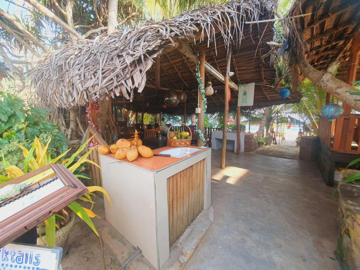 Blue Horizon Beach Hotel Tangalle Exterior photo