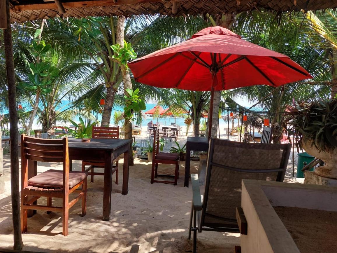 Blue Horizon Beach Hotel Tangalle Exterior photo