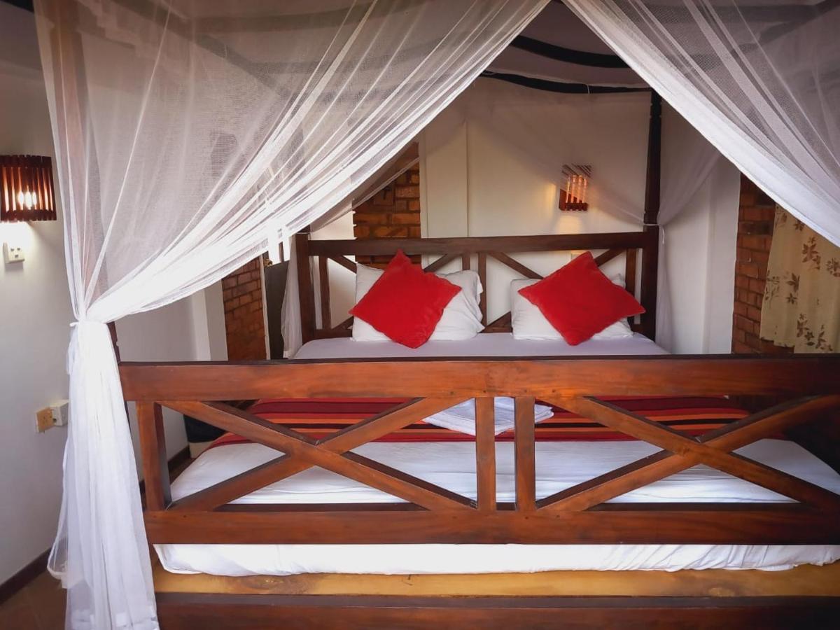 Blue Horizon Beach Hotel Tangalle Exterior photo