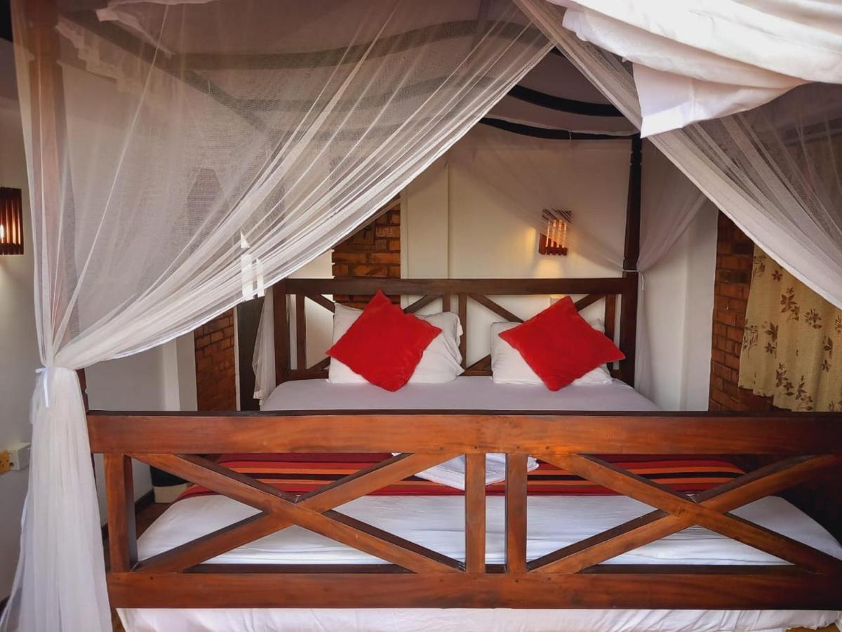 Blue Horizon Beach Hotel Tangalle Exterior photo