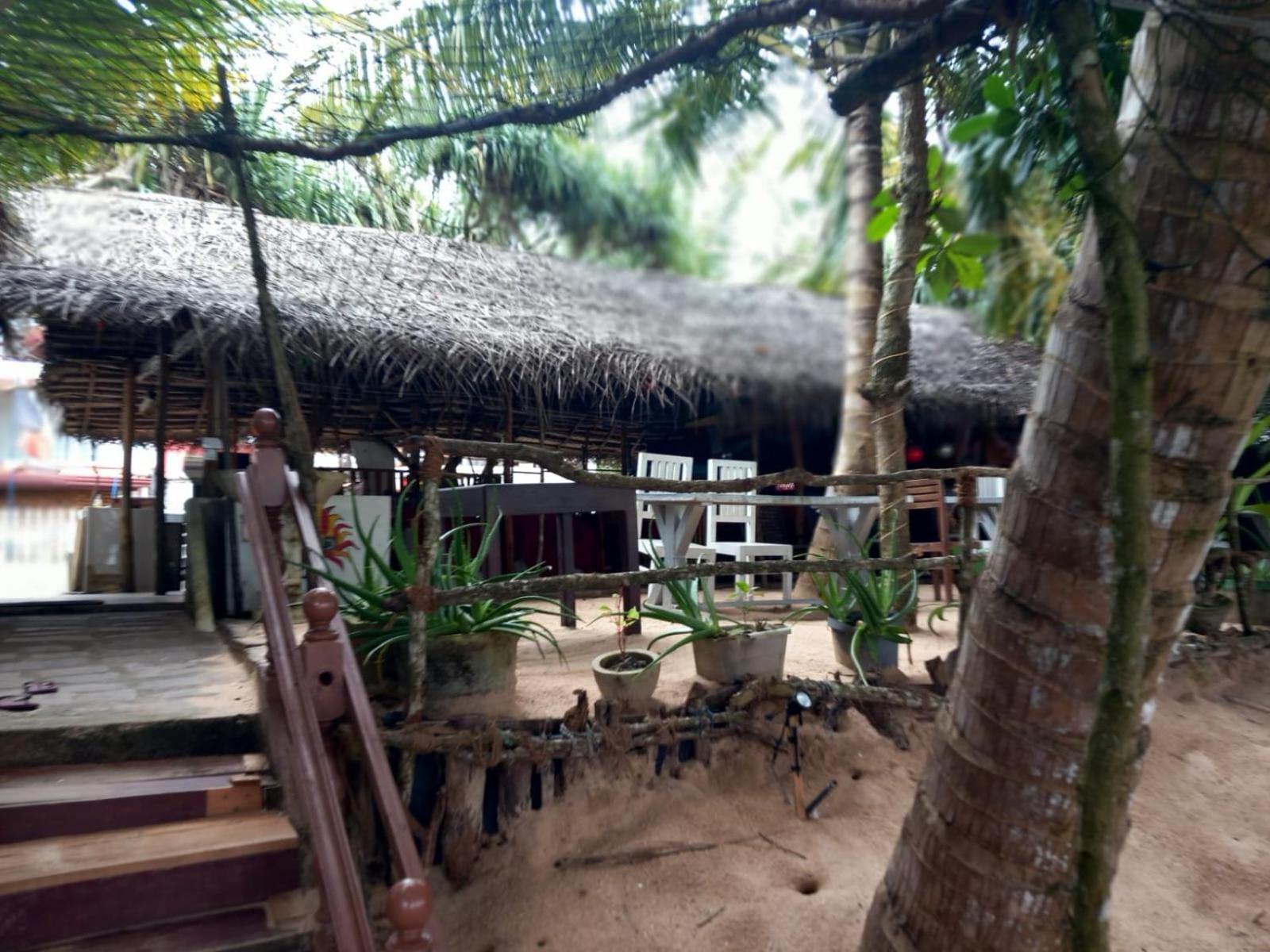 Blue Horizon Beach Hotel Tangalle Exterior photo