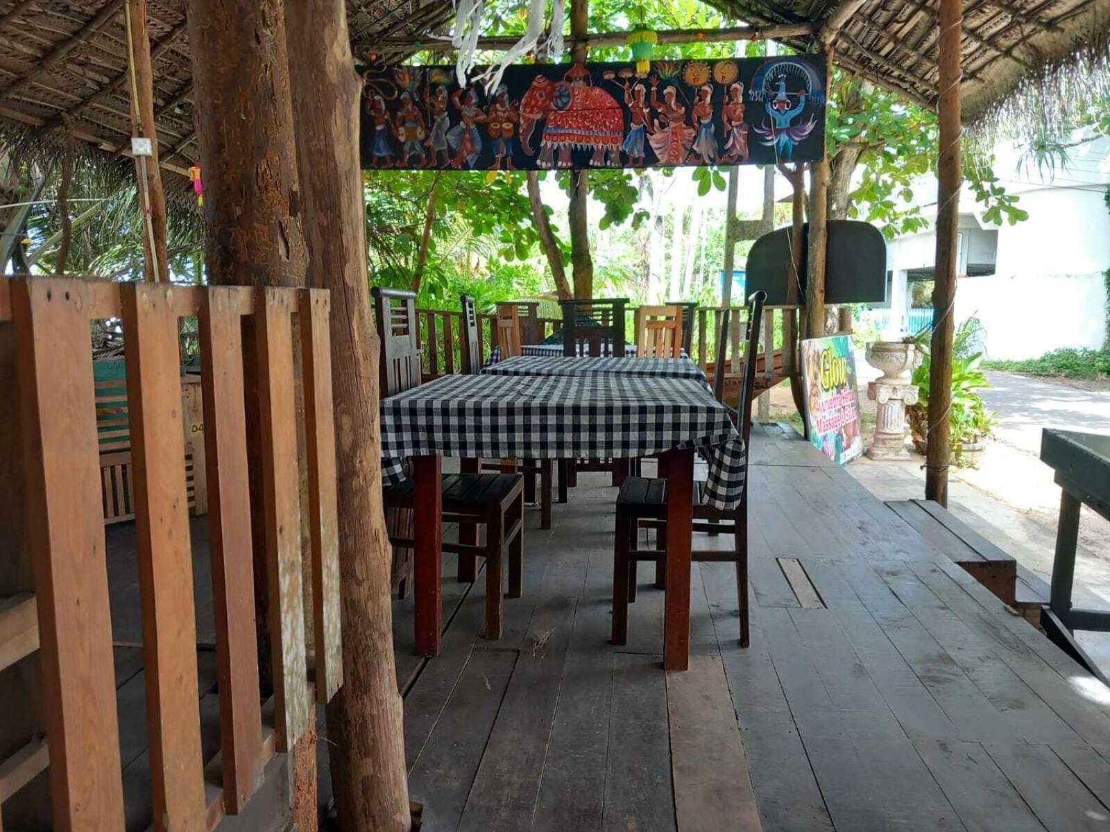 Blue Horizon Beach Hotel Tangalle Exterior photo
